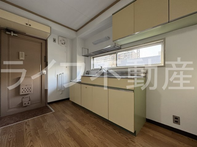 ハイネスト八戸ノ里の玄関|きれいな玄関です