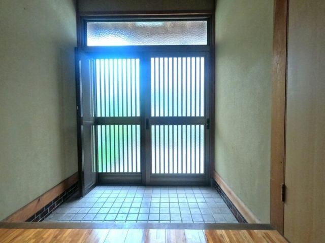 高知市薊野西町２丁目　中古一戸建ての玄関|きれいな玄関です