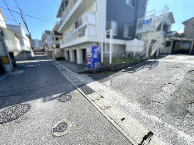 高知市薊野西町２丁目　中古一戸建ての前面道路含む現地写真|前面道路含む現地写真です