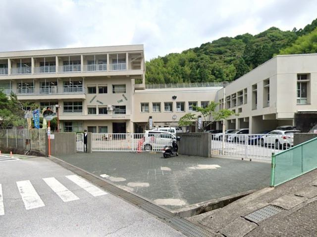 高知市薊野西町２丁目　中古一戸建ての周辺|高知市立泉野小学校