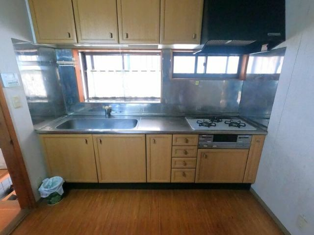 高知市薊野西町２丁目　中古一戸建てのキッチン|お料理しやすいキッチンです