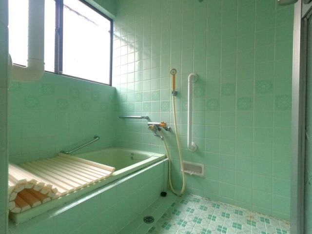 高知市薊野西町２丁目　中古一戸建ての浴室|日々の疲れを癒すお風呂付です