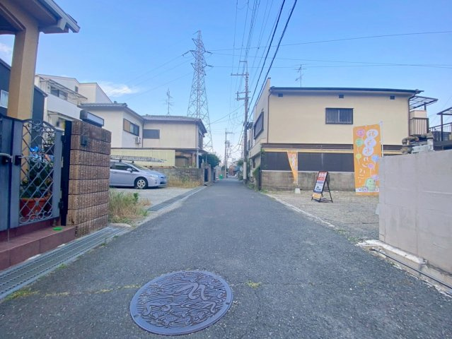 寺本５丁目　メインプラン　建築条件付き土地の前面道路含む現地写真|お電話でご予約いただけましたらお仕事終わりの遅い時間などお客様のご都合に合わせてご対応させていただきます！お気軽にお問い合わせ下さい♪