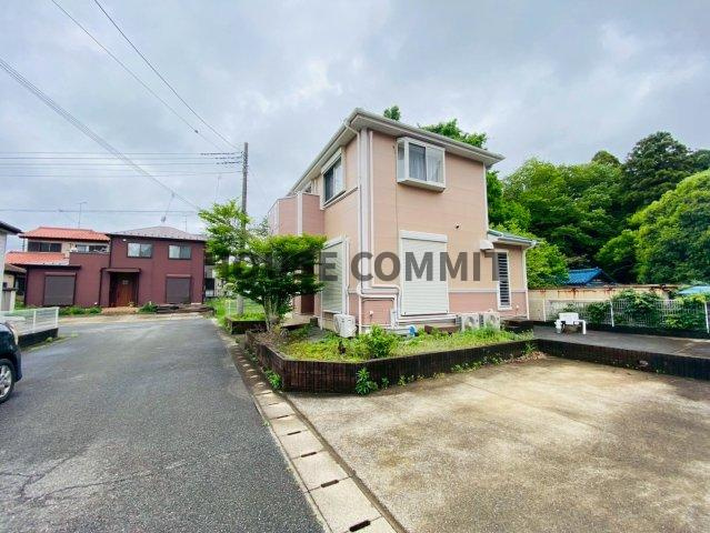 八街市大関　中古戸建の前面道路含む現地写真