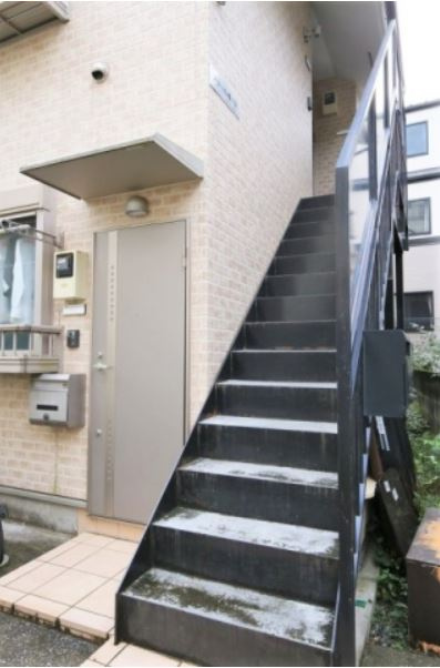 渋谷区本町６丁目のアパートのエントランス