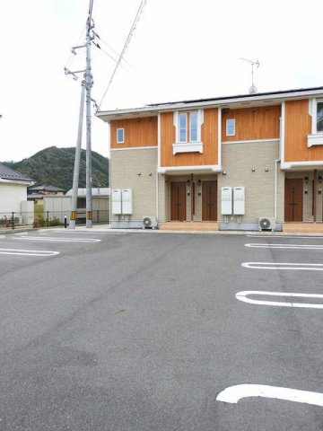 サクラの駐車場