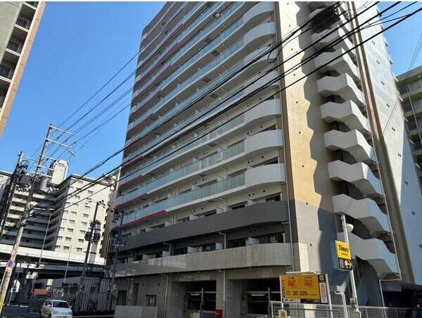 セレニテ江坂グランデの外観