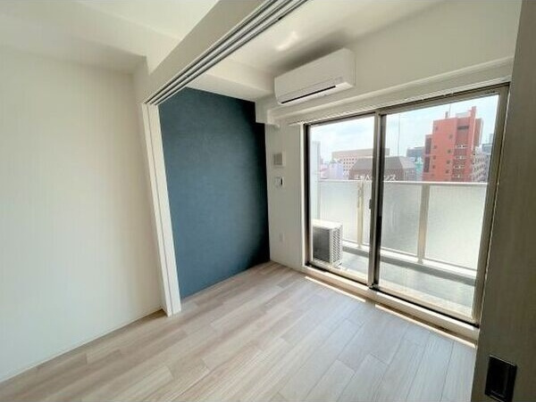 セレニテ江坂グランデの居間・リビング