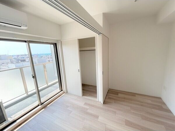 セレニテ江坂グランデの居間・リビング