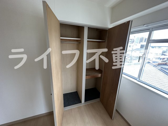 フォワイエの収納|収納豊富です