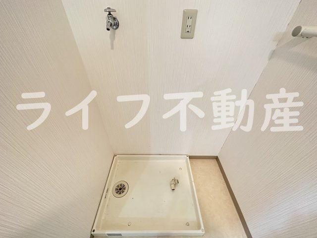 フォワイエの洗面所|ゆったりとスペースのある洗面所