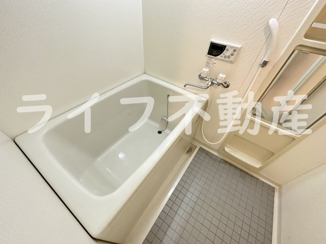 フォワイエの浴室|落ち着いた空間のお風呂です