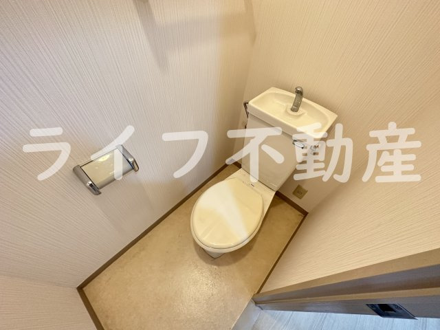 フォワイエのトイレ|コンパクトで使いやすいトイレです