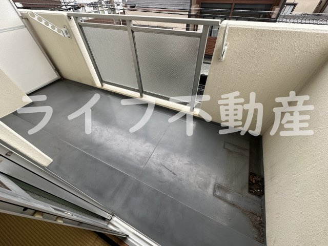 フォワイエのバルコニー|バルコニーからの眺めを楽しみながら食事をしませんか