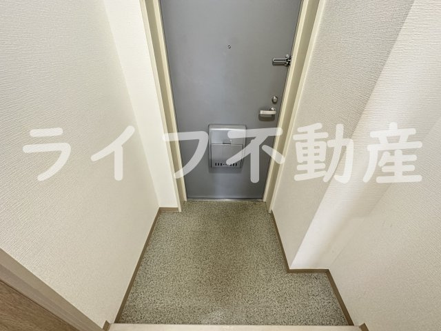 フォワイエの玄関|収納もある玄関です