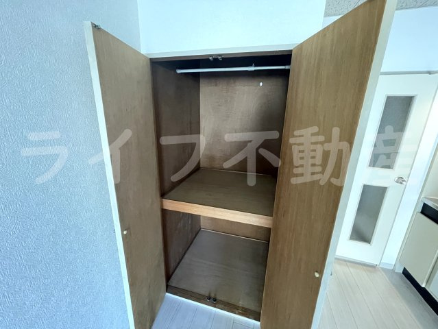 メゾン朝日八戸ノ里の収納|ちょっとした収納スペースも充実しています