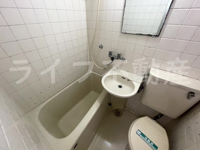 メゾン朝日八戸ノ里の浴室|お風呂で日々の疲れを落としましょう