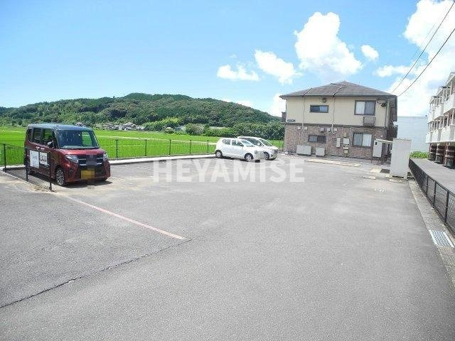 クラリティの駐車場