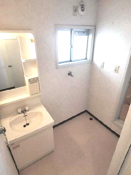 CASA VERTE 西明石の洗面所|明るい洗面所です
