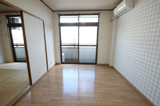 マンションシラヌイの洋室