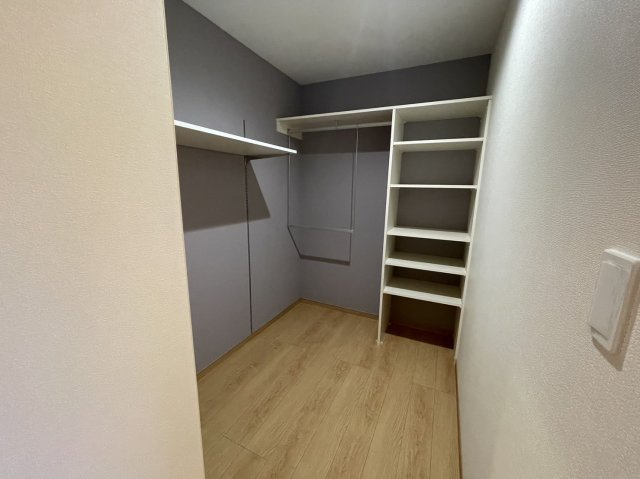 下伊敷3丁目　モデルハウス分譲の収納|収納豊富なウォークインクローゼット。