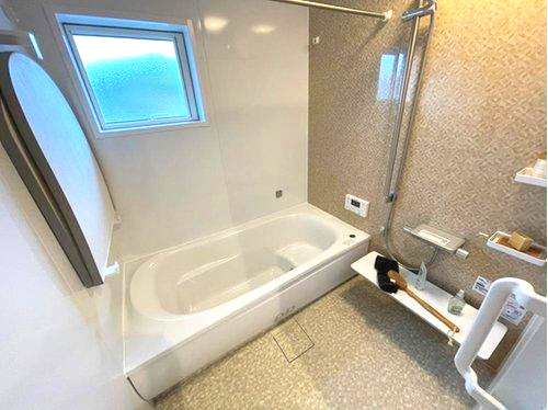 下伊敷3丁目　モデルハウス分譲の浴室|1日の疲れを癒してくれるバスルームです。エコベンチ浴槽なので半身浴も楽しめます♪
