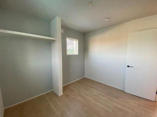 西坂元町　モデルハウス分譲の洋室|5.3帖の洋室は子供部屋におすすめです。