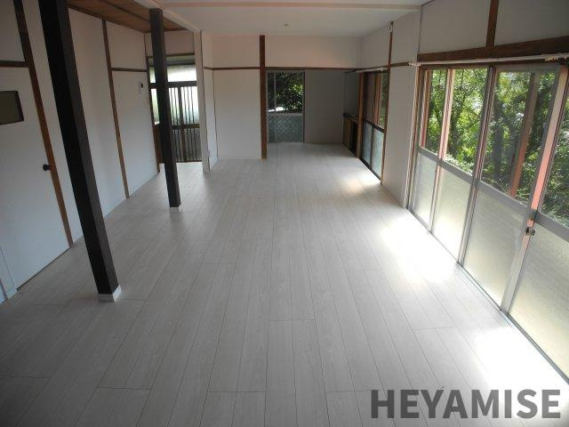 油木町貸家Ⅱの居間・リビング