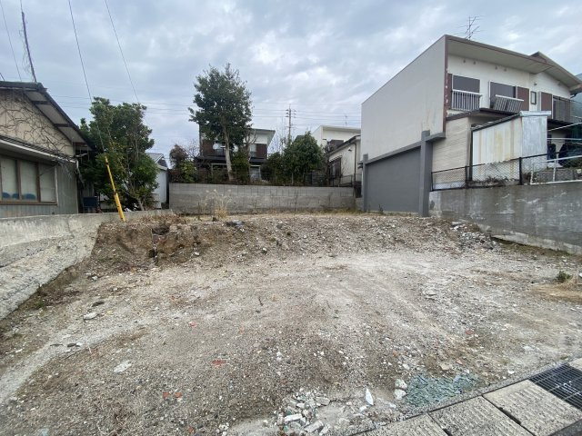 大明丘3丁目　売地の外観|南面道路沿いで陽当たり良好。更地のため即建築可。