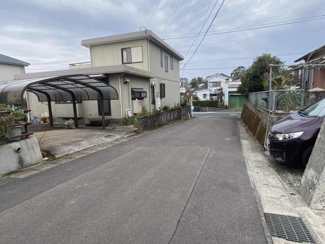 大明丘3丁目　売地の前面道路含む現地写真|落ち着いた住宅街の一画です。