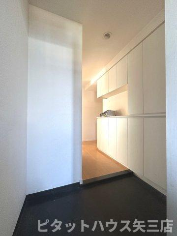 幸町シュンレジデンスの玄関|収納もある玄関です