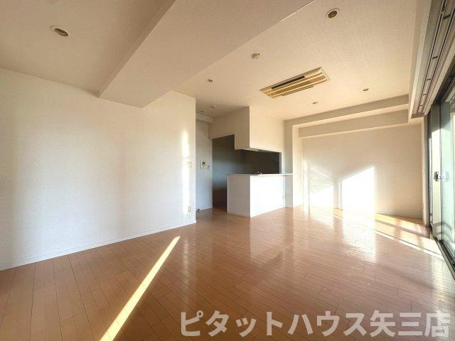 幸町シュンレジデンスの居間・リビング|ゆったりとしたリビングです