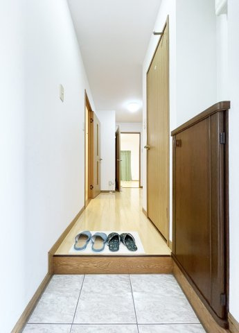 グレイスKMの玄関