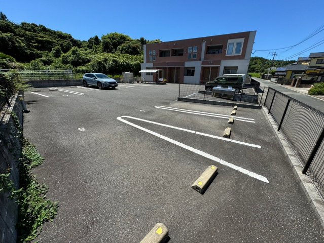 リリック・ポエトリーの駐車場