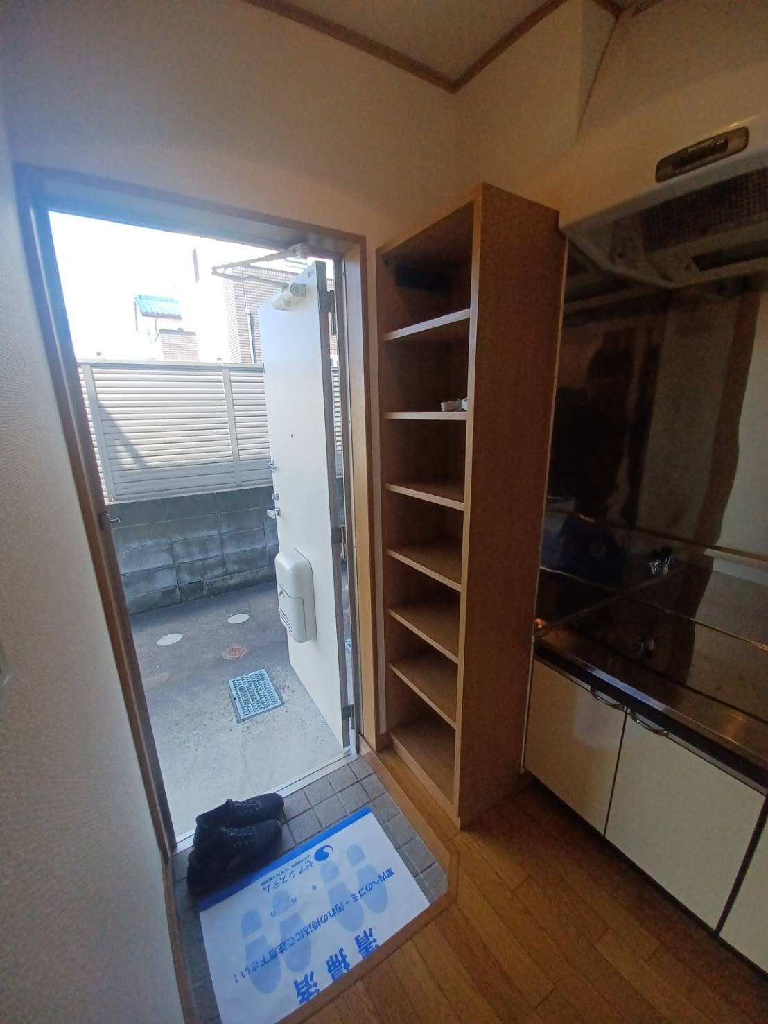 ハイツ柳の玄関