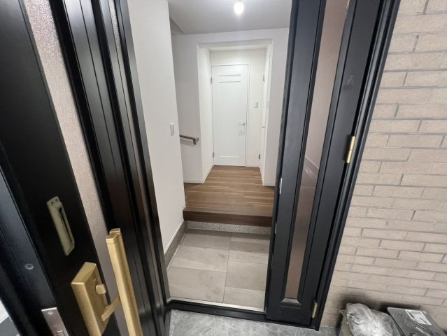 中野新町中古戸建の玄関|シンプルで使いやすい玄関です