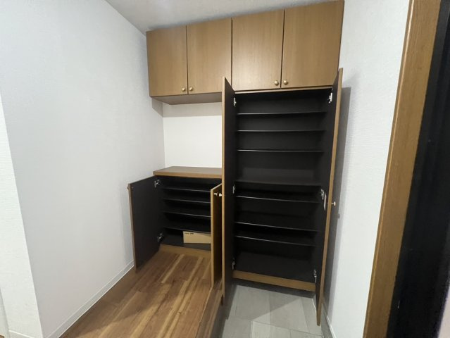 中野新町中古戸建の収納|靴箱スペースです
