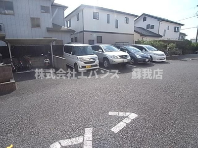 【駐車場】 | ファインビレッジ | カースペースがあります