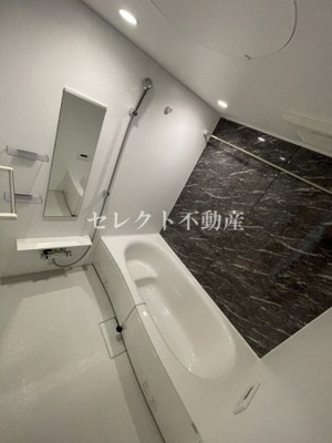 【浴室】 | ベル・シャンス　Ⅱ | 【ベル・シャンス　Ⅱ】一坪風呂で足をのばしてゆったりリラックス出来ます♪