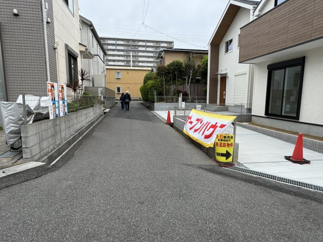 柏市光ヶ丘４丁目新築戸建【酒井根東小学校：5分】の前面道路含む現地写真|南側前面道路