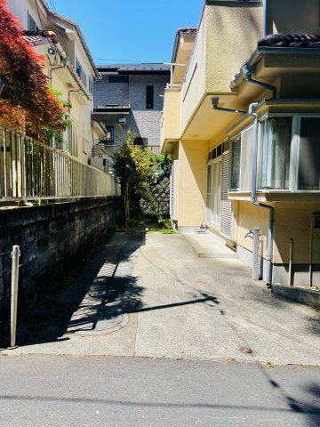 あきる野市牛沼　中古戸建の駐車場|２台駐車可能(車種による）