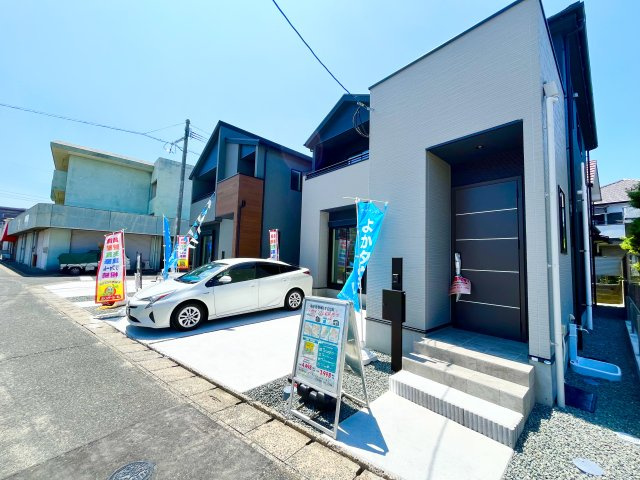 南区警弥郷1丁目3期　2号棟の前面道路含む現地写真