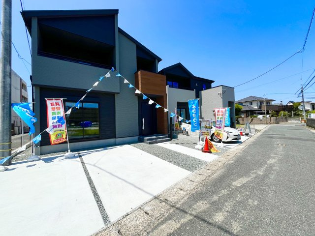 南区警弥郷1丁目3期　2号棟の前面道路含む現地写真