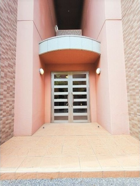 千寿パレスのエントランス