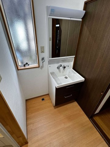 屋敷田　中古戸建の独立洗面台