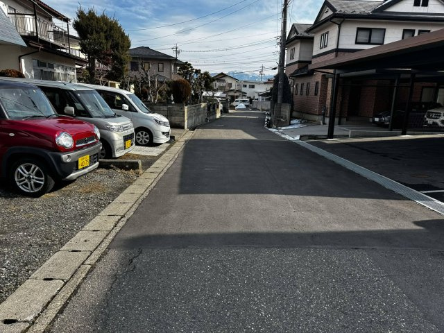 屋敷田　中古戸建の前面道路含む現地写真