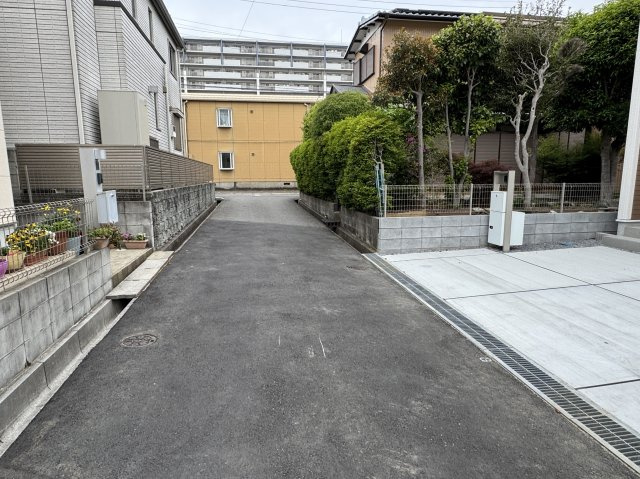 柏市光ヶ丘４丁目新築戸建【酒井根東小学校：5分】の前面道路含む現地写真|南側前面道路