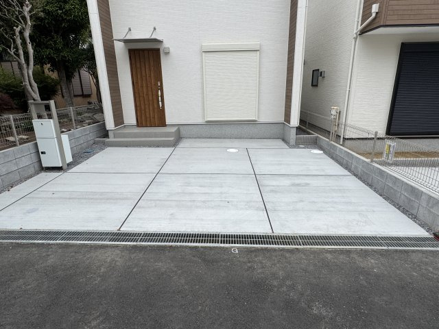 柏市光ヶ丘４丁目新築戸建【酒井根東小学校：5分】の駐車場|2号棟駐車スペース・並列２台駐車可