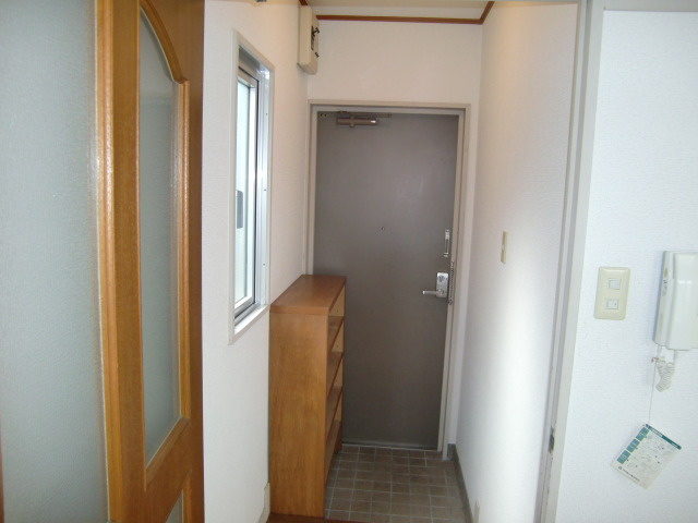 ヒルズ六甲の玄関