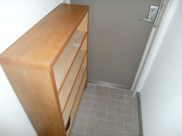 ヒルズ六甲の玄関